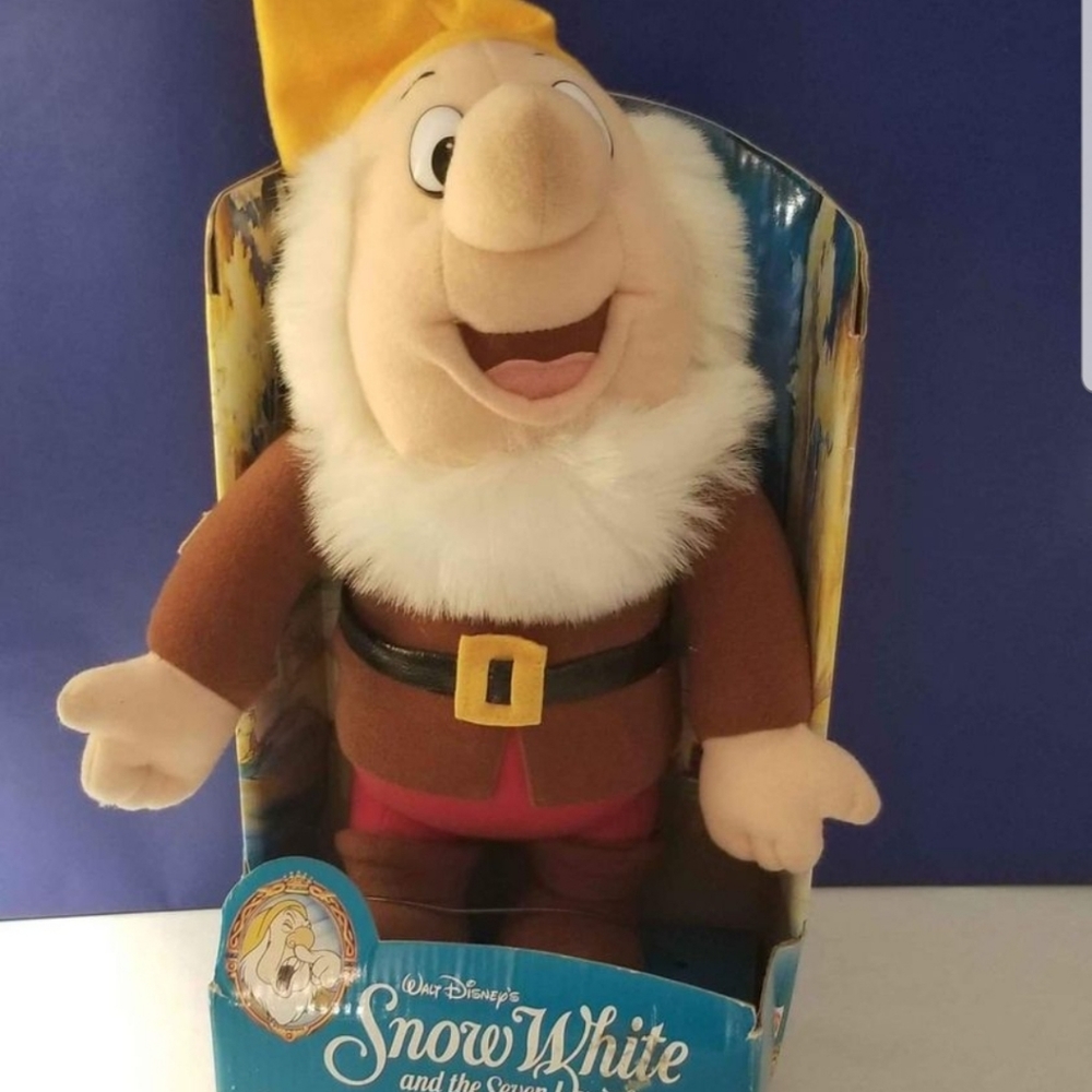 Mattel Disney snow white sneezy plush